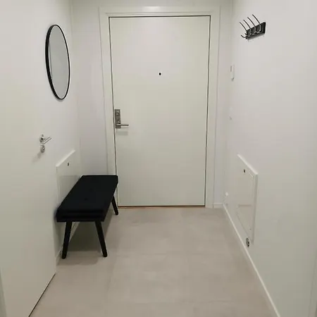 Lofoten Apartment, Vestermyrveien 11 Appartement *